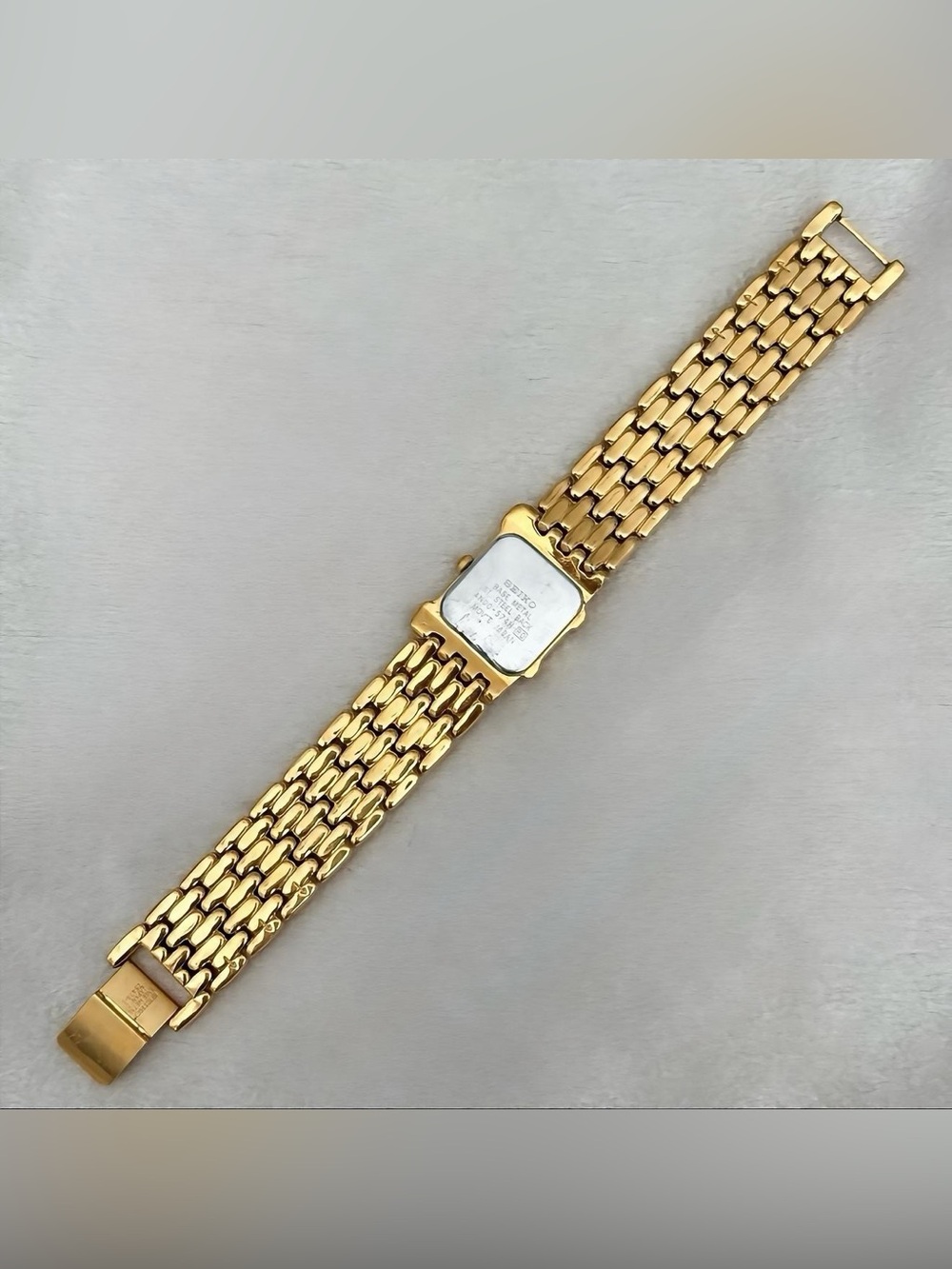 AUTHENTIC RARE VINTAGE SEIKO ASYMMETRICAL WATCH - Picture 4 of 5